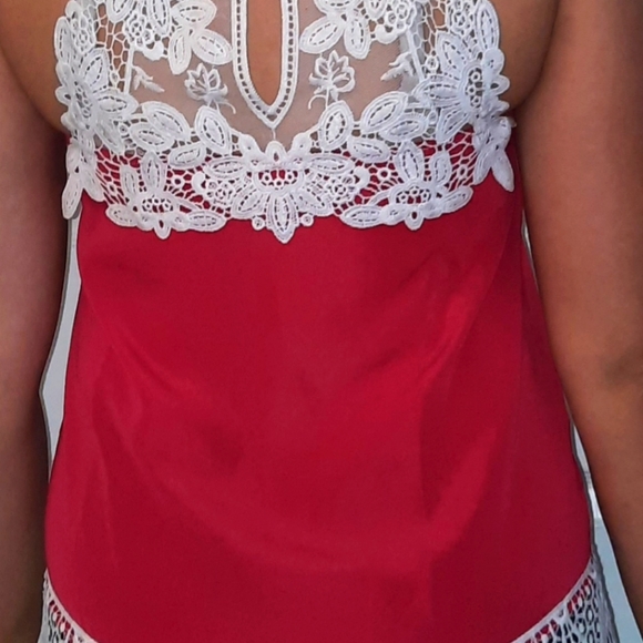 No Boundaries red top with lace details on the bottom and back - Picture 2 of 3